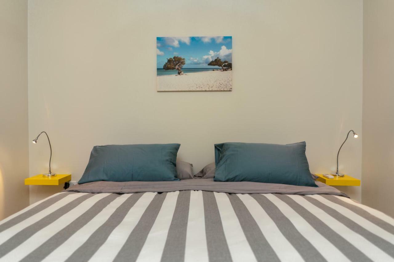 Hideout Suites - From Eagle Beach Palm Beach Eksteriør billede